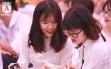 [ẢNH] Nữ sinh Hà Nội bật khóc trong ngày bế giảng